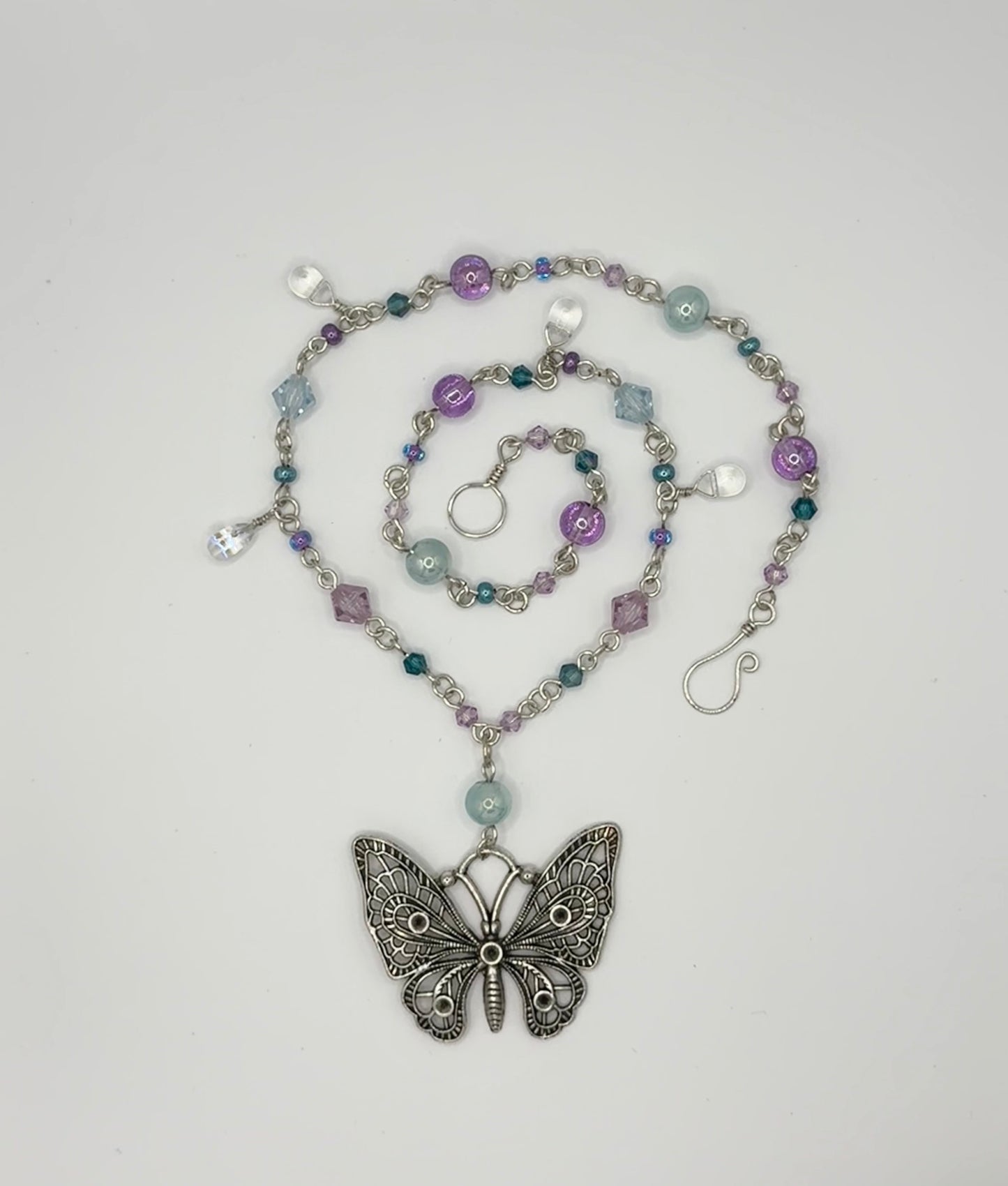Fluttering Dew Drop Necklace