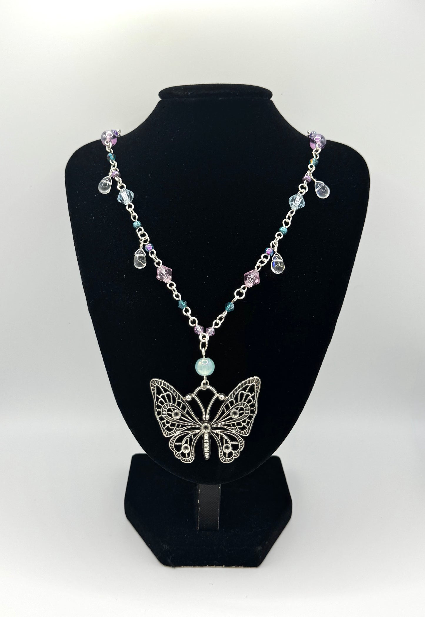 Fluttering Dew Drop Necklace